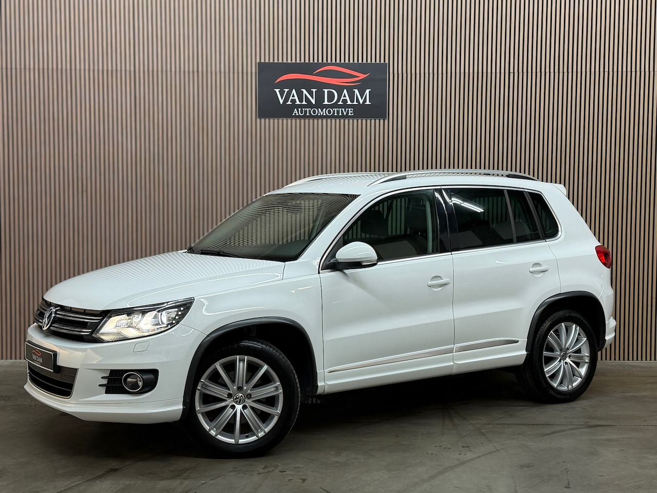 Volkswagen Tiguan - 2.0 TSI R-line 4Motion 2014 DSG XENON TREKHAAK - AutoWereld.nl