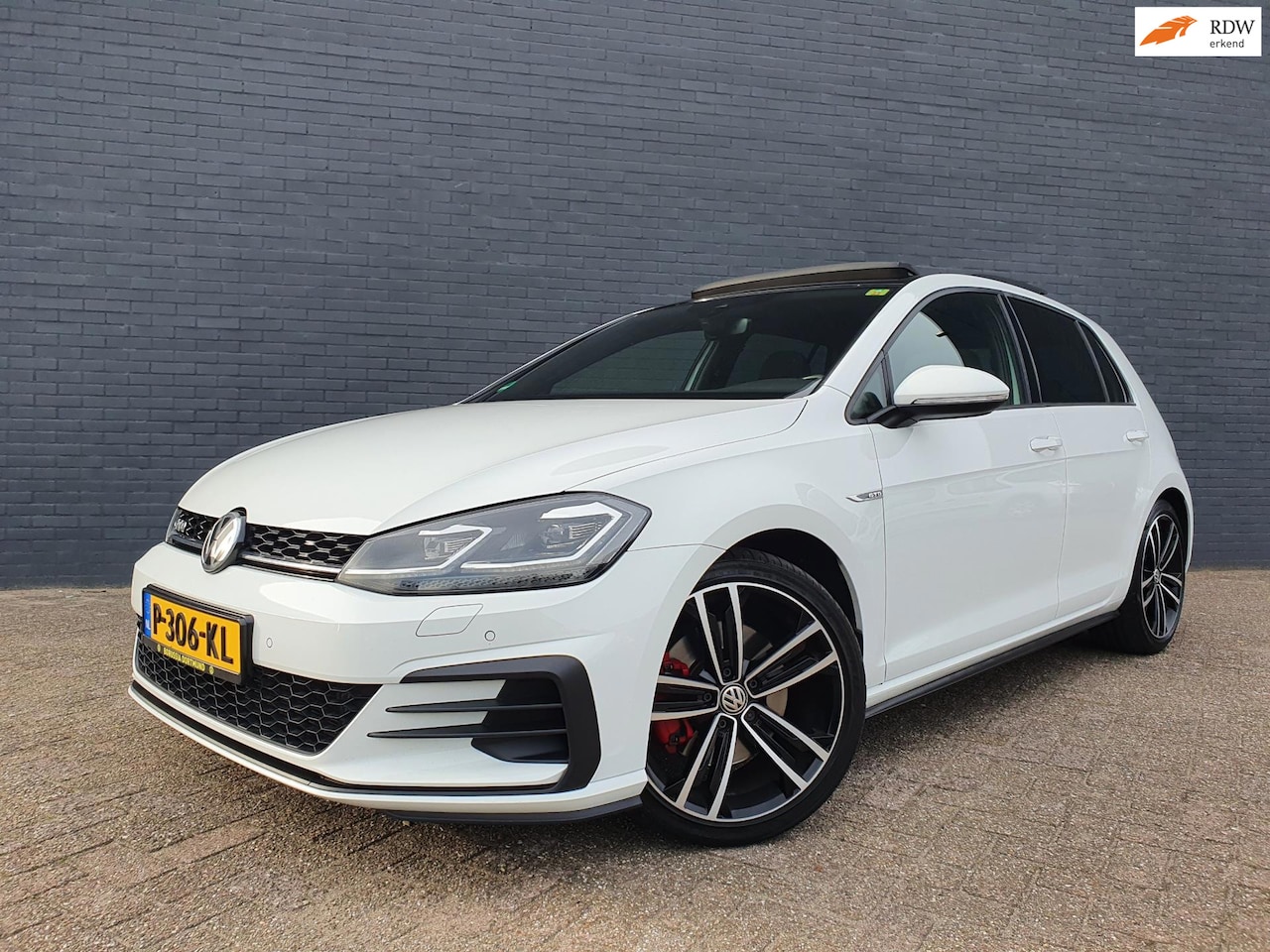 Volkswagen Golf - 2.0 TDI GTD AUT PANO NAVI PSENSOR CRUISE 2 X SLEUTELS - AutoWereld.nl