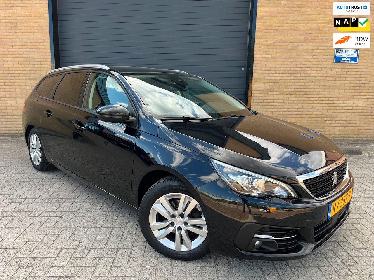 Peugeot 308 SW - 1.2 PureTech Blue Lease Executive|Pano|Navi|Airco|Cruise|Dab| - AutoWereld.nl