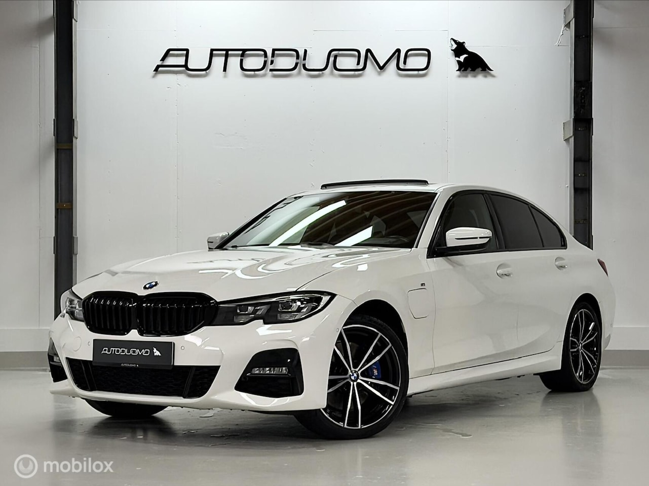 BMW 3-serie - 330e xDrive M Sport | Pano | M Perf. Velgen | Leer | Stoelverw. | Cam | 292 PK - AutoWereld.nl