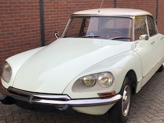 Citroën DS - Pallas Hydr. Largley first paint. Not Restored Everywhere Original 79.971km Pallas