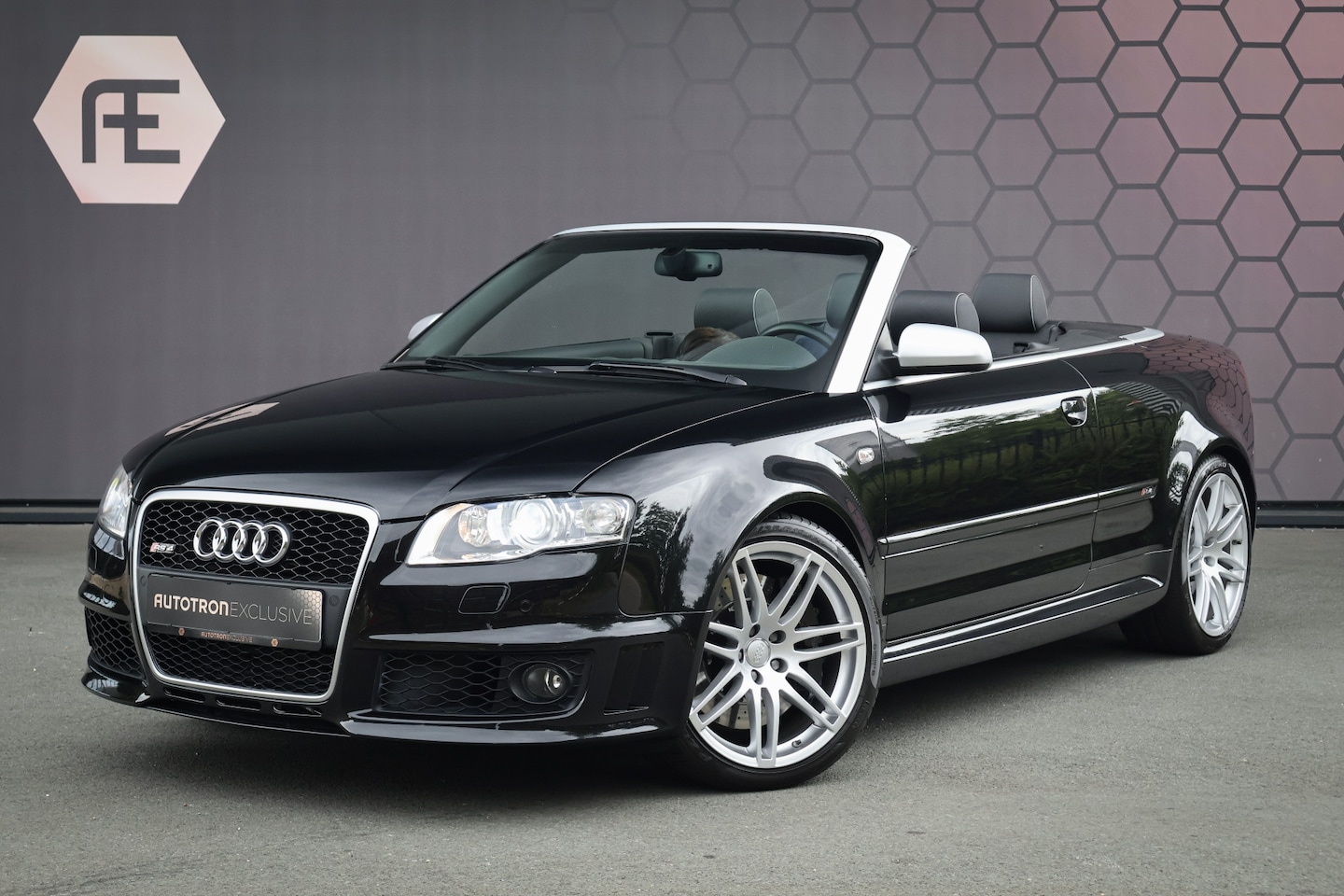 Audi RS4 - Cabriolet 4.2 V8 RS 4 quattro | HANDGESCHAKELD | STOELVERWARMING | ELEKTRISCHE STOELEN | B - AutoWereld.nl