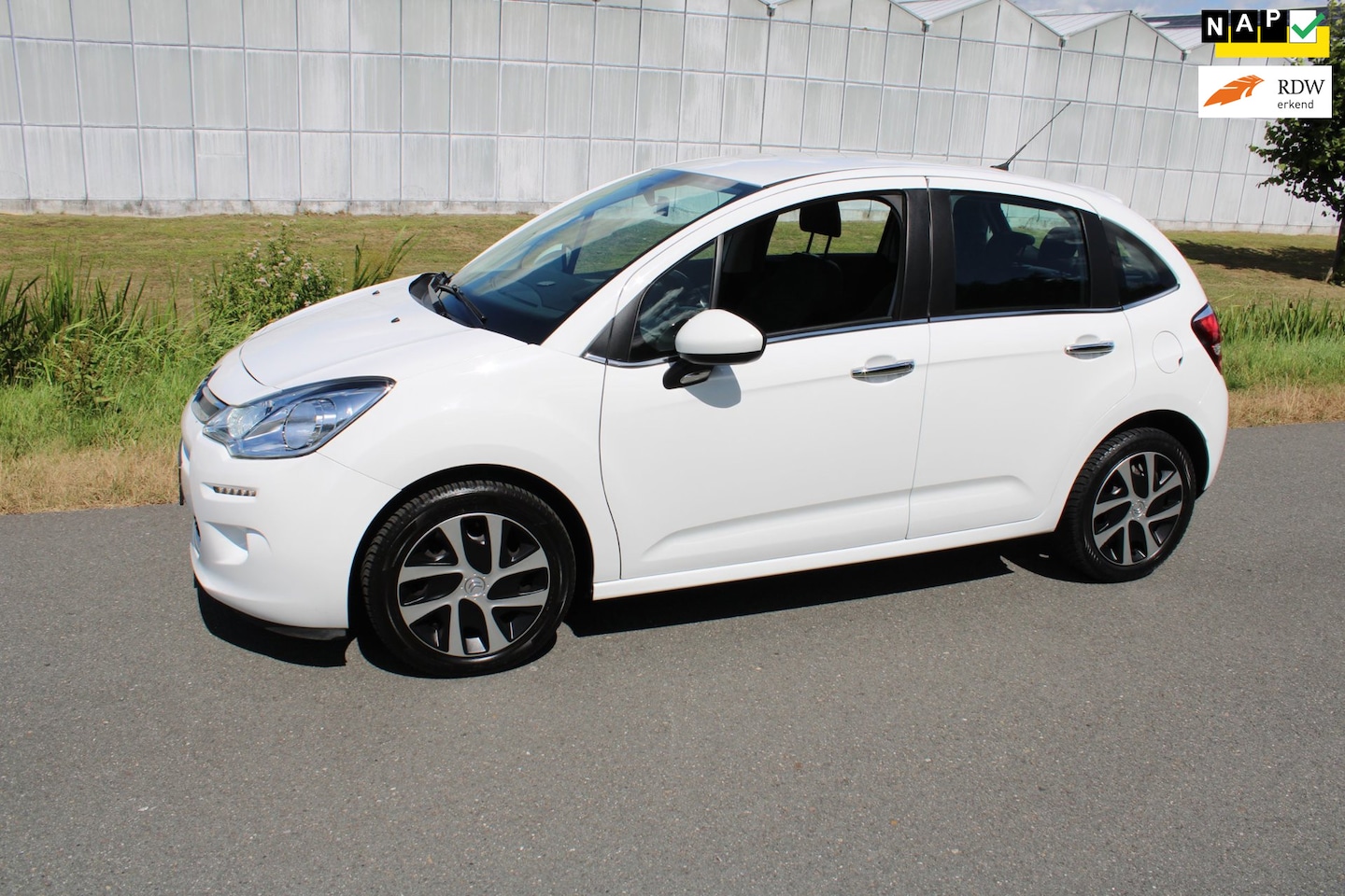 Citroën C3 - 1.2 PureTech Selection 5 Drs met Navigatie en Climate control - AutoWereld.nl
