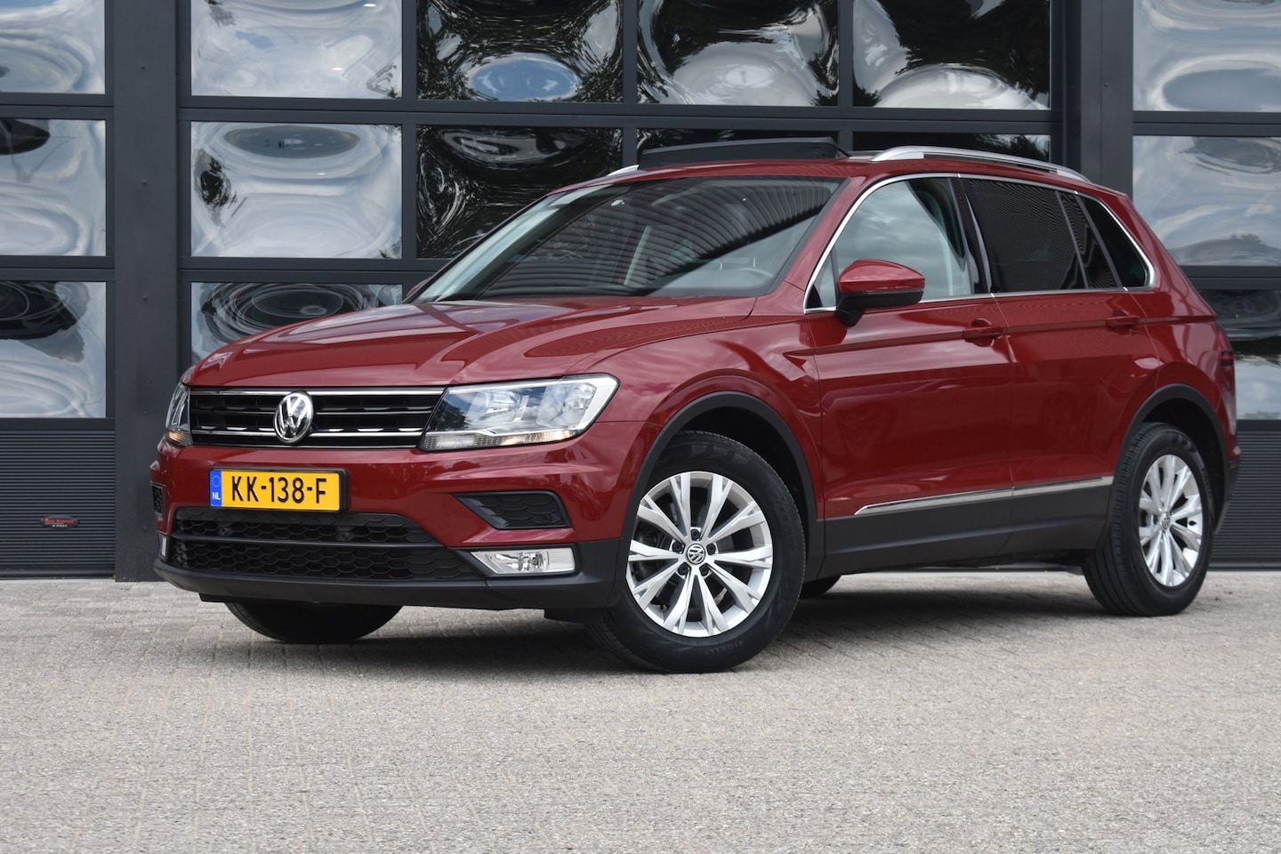 Volkswagen Tiguan - 2.0 TDI Connected Series '16 Pano Clima Navi Cruise Inruil mogelijk - AutoWereld.nl