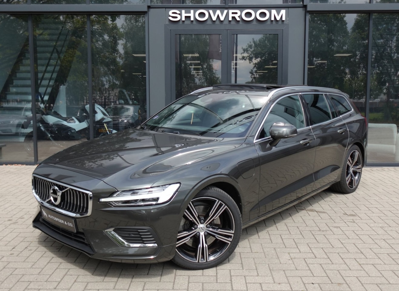 Volvo V60 - 2.0 T8 Twin Engine AWD Inscription PANO KEYLESS - AutoWereld.nl