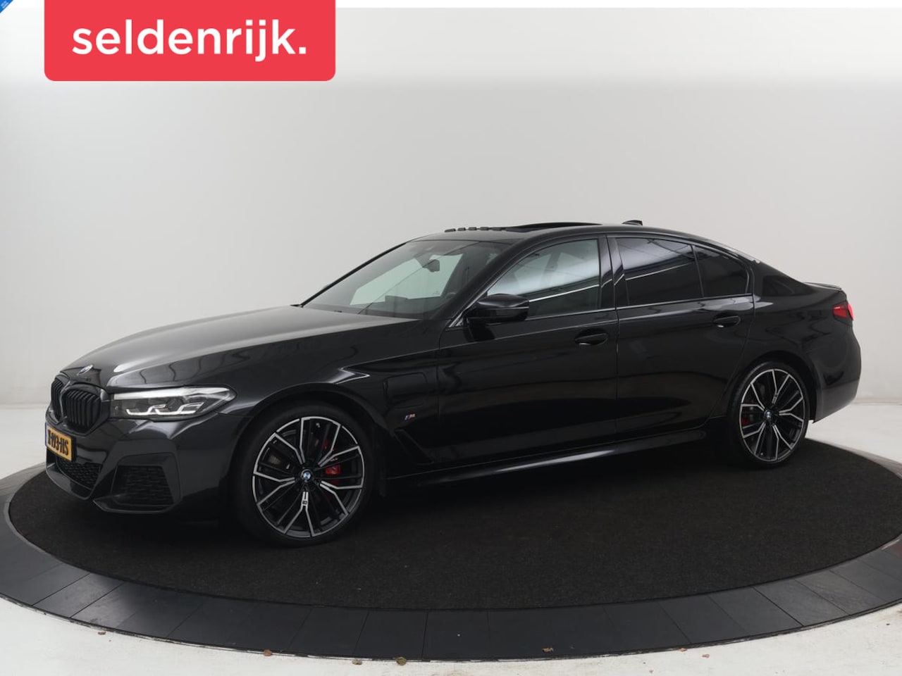 BMW 5-serie - 530e xDrive High Executive | SOH 89,6% | Panoramadak | Leder | Memory | Stoelverwarming | - AutoWereld.nl