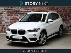 BMW X1 - sDrive20i Executive Sport Line Automaat / Navigatie / Panoramadak / Trekhaak / 18 Inch / L