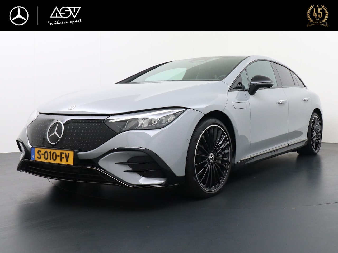 Mercedes-Benz EQE - 300 AMG Line 89 kWh Nightpakket, Luchtvering - AutoWereld.nl