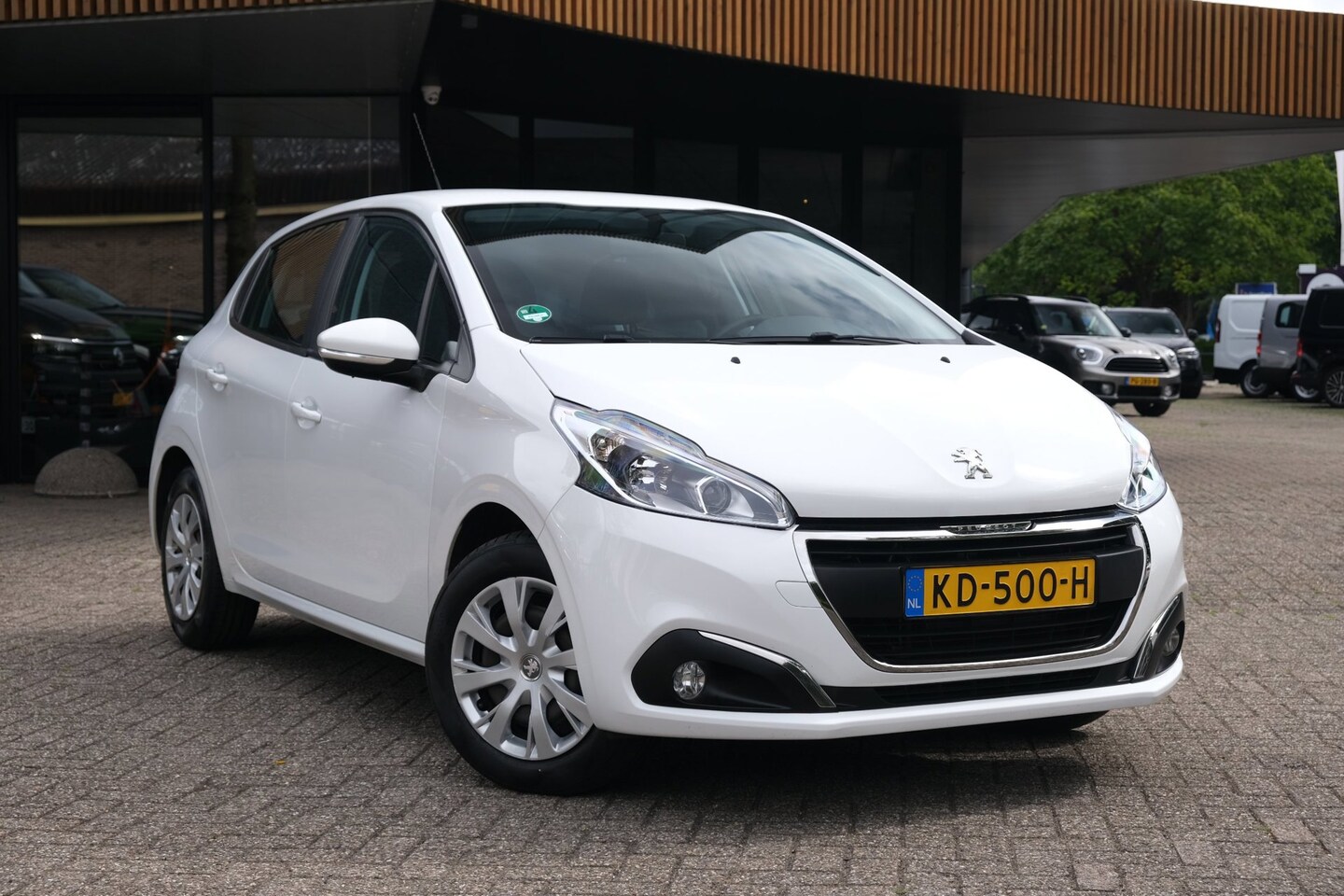 Peugeot 208 - 1.2 PureTech Blue Lion|Rijklaar!|Carplay|AndroidAuto|Cruise|Airco|DAB|Navi - AutoWereld.nl