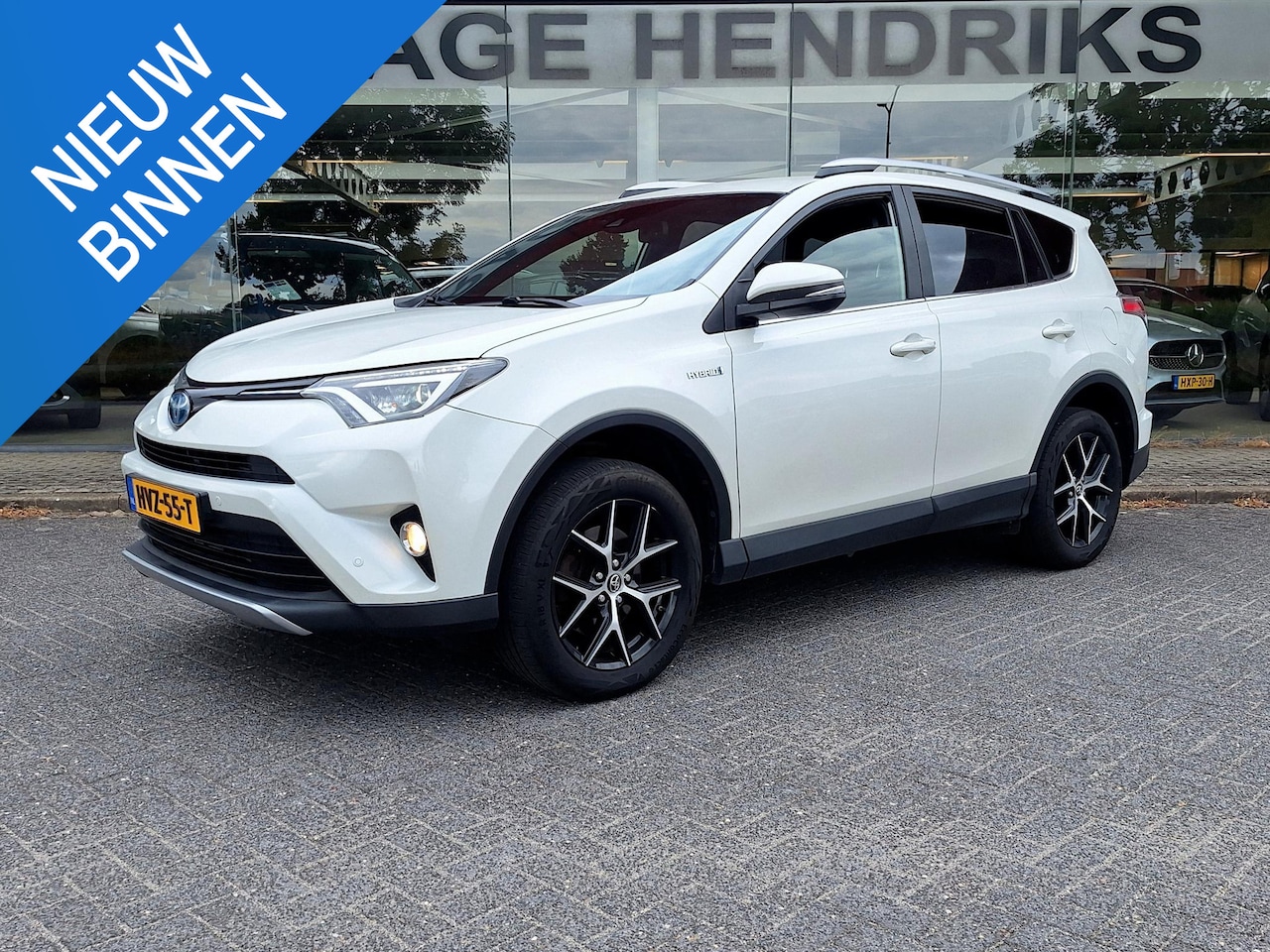 Toyota RAV4 - 2.5 Hybrid AWD Style | Trekhaak 1650kg!| Leder-Stof | CarPlay / Android Auto | Camera | LE - AutoWereld.nl