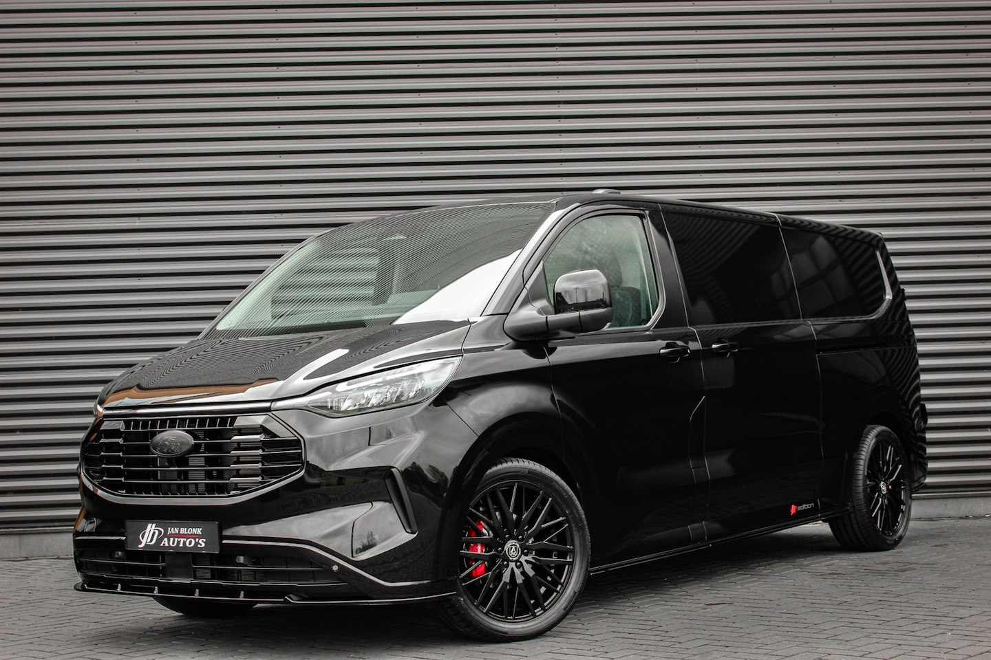 Ford Transit Custom - 320 2.0 TDCI L2H1 Limited 170PK JB-EDITION / DRIVER ASSISTANCE PACK / 3- ZITS / MY2024 / C - AutoWereld.nl