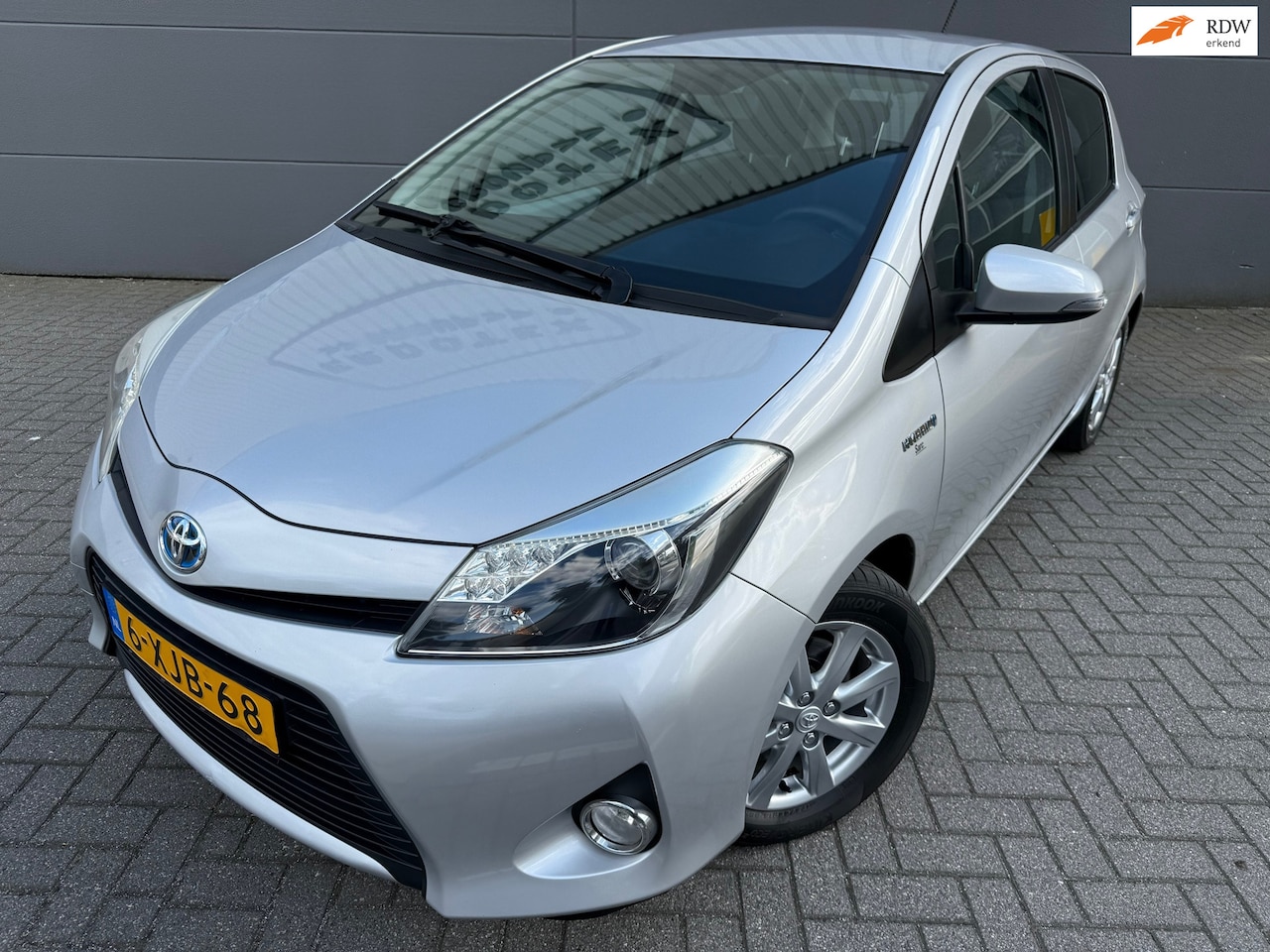 Toyota Yaris - 1.5 Full Hybrid Aspiration*AIRCO*APK*TERKHAAK*NAP*ELKT-RAAM*NAVI*CAMERA - AutoWereld.nl