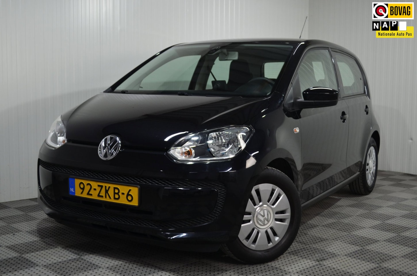 Volkswagen Up! - 1.0 move up! BlueMotion / Navi. / NL auto - AutoWereld.nl