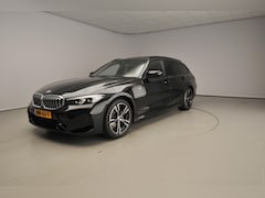BMW 3-serie Touring - 318i | M-Sportpakket | LED | Leder | Navigatie | Panoramadak | Trekhaak | Sportstoelen | D
