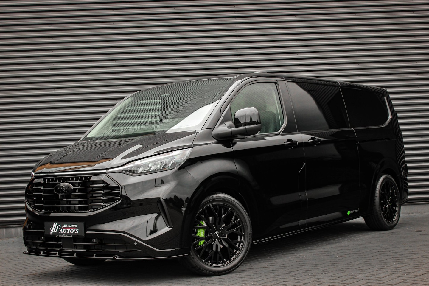 Ford Transit Custom - 320 2.0 TDCI L2H1 Limited 170PK JB-EDITION / DRIVER ASSISTANCE PACK / 3- ZITS / MY2024 / C - AutoWereld.nl