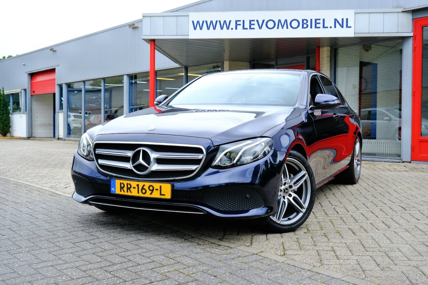 Mercedes-Benz E-klasse - 200 Business Solution Aut. Half Leder|Navi|Widescreen|Cam|LMV|CarPlay - AutoWereld.nl