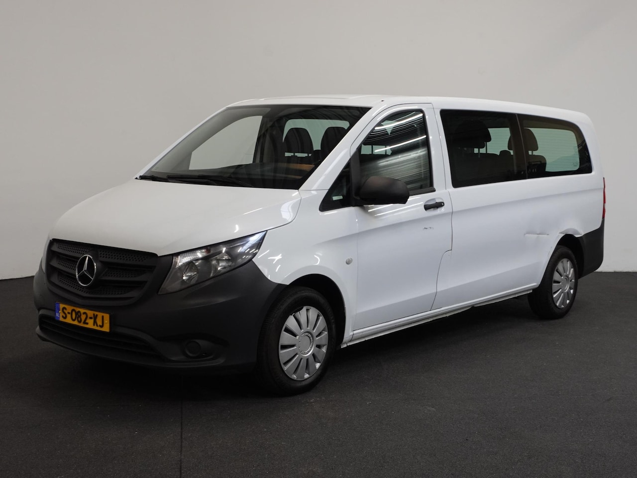 Mercedes-Benz Vito Tourer - 111 Base Extra Lang 9persoons PERSONENBUS HANDEL/EXPORT incl. BTW Airco - AutoWereld.nl