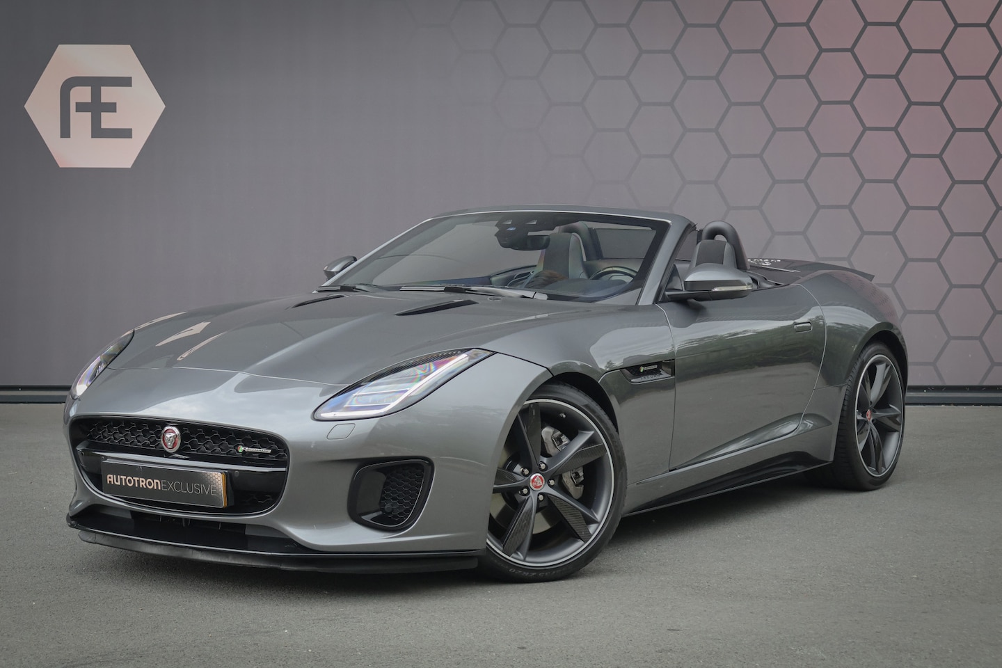 Jaguar F-type - P300 R-Dynamic | 20" CARBON INLEG VELGEN | LED KOPLAMPEN | SPORTUITLAAT | MERIDIDAN AUDIO - AutoWereld.nl