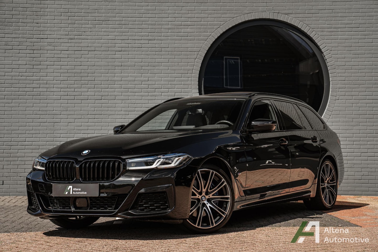 BMW 5-serie Touring - 530i xDrive High Executive Edition M-sport, comfortstoelen, BTW, 4 wielbesturing, pano-dak - AutoWereld.nl