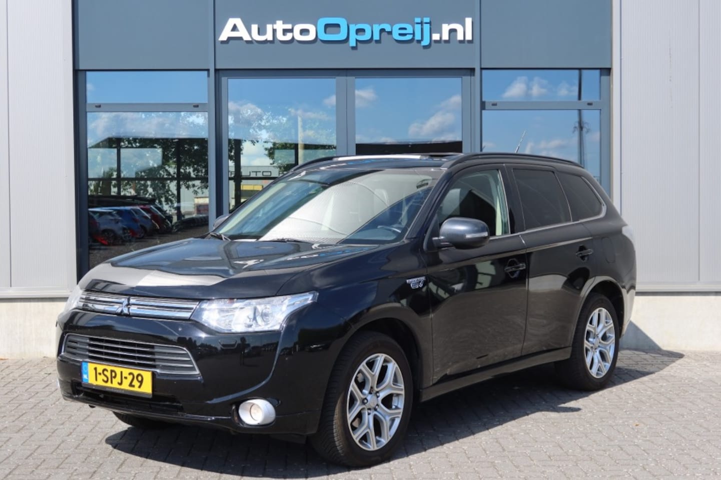 Mitsubishi Outlander - 2.0 PHEV Instyle+ Clima, NAVI, Camera, Schuifdak, Trekhaak, Leder bekl, Stoelverwarming - AutoWereld.nl