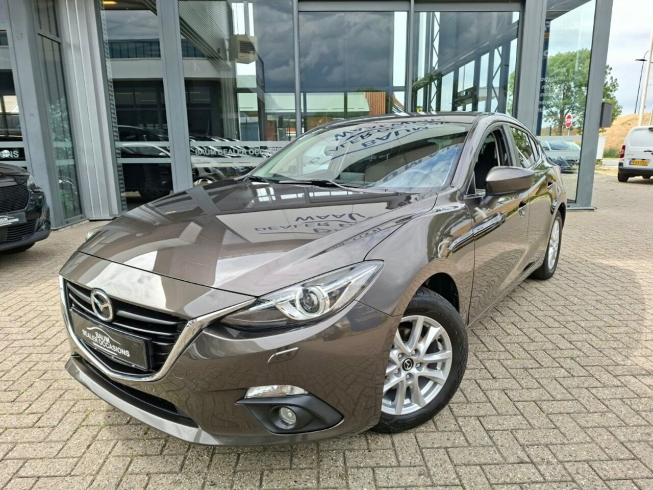 Mazda 3 - 1.5 SKYACTIV-G 100 TS AIRCO NAVI PDC LMV STOELVW - AutoWereld.nl