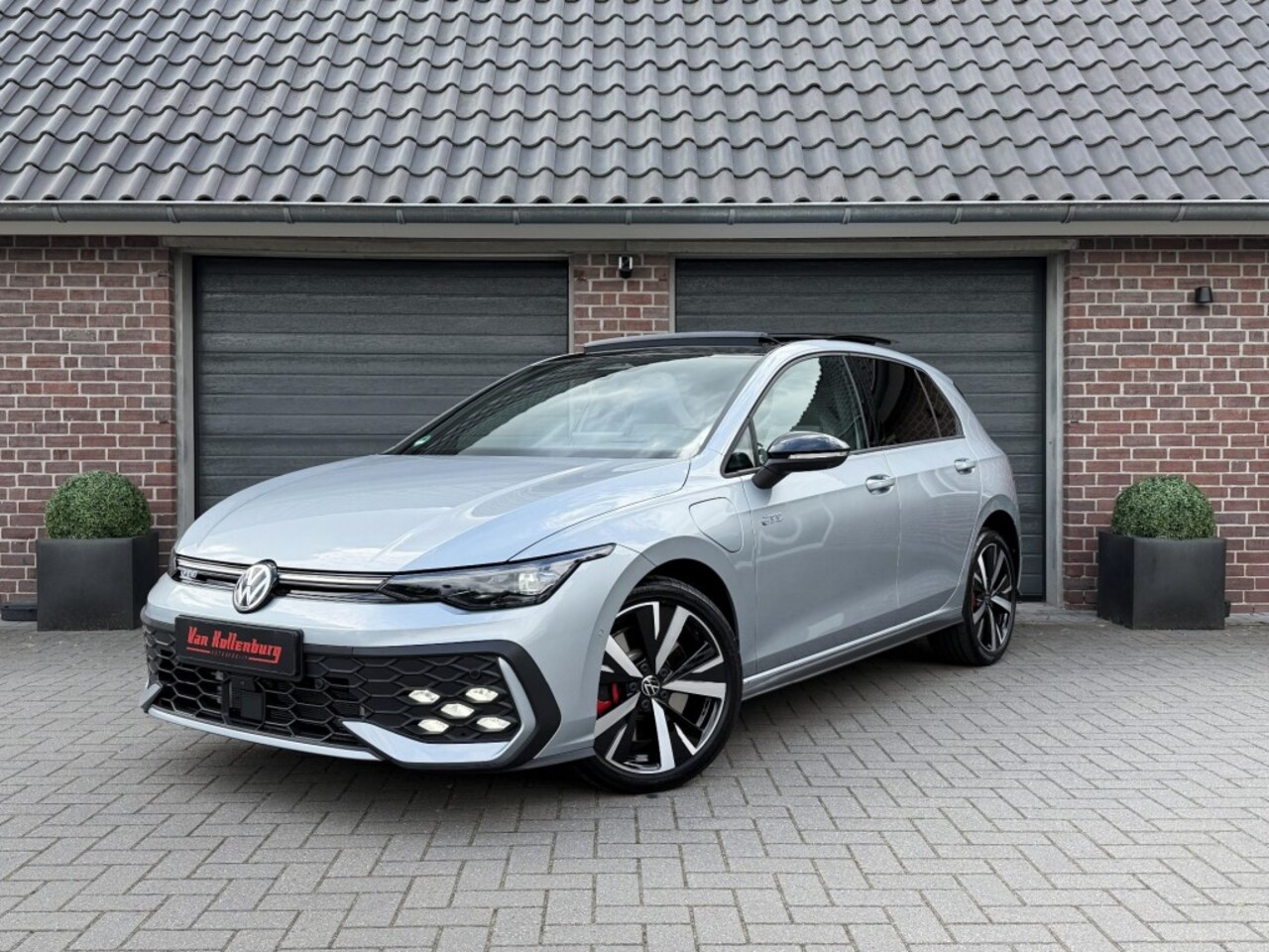 Volkswagen Golf - GTE 1.5 E HYBRID 272PK PANO VIENNA LEDER HUD IQ - AutoWereld.nl