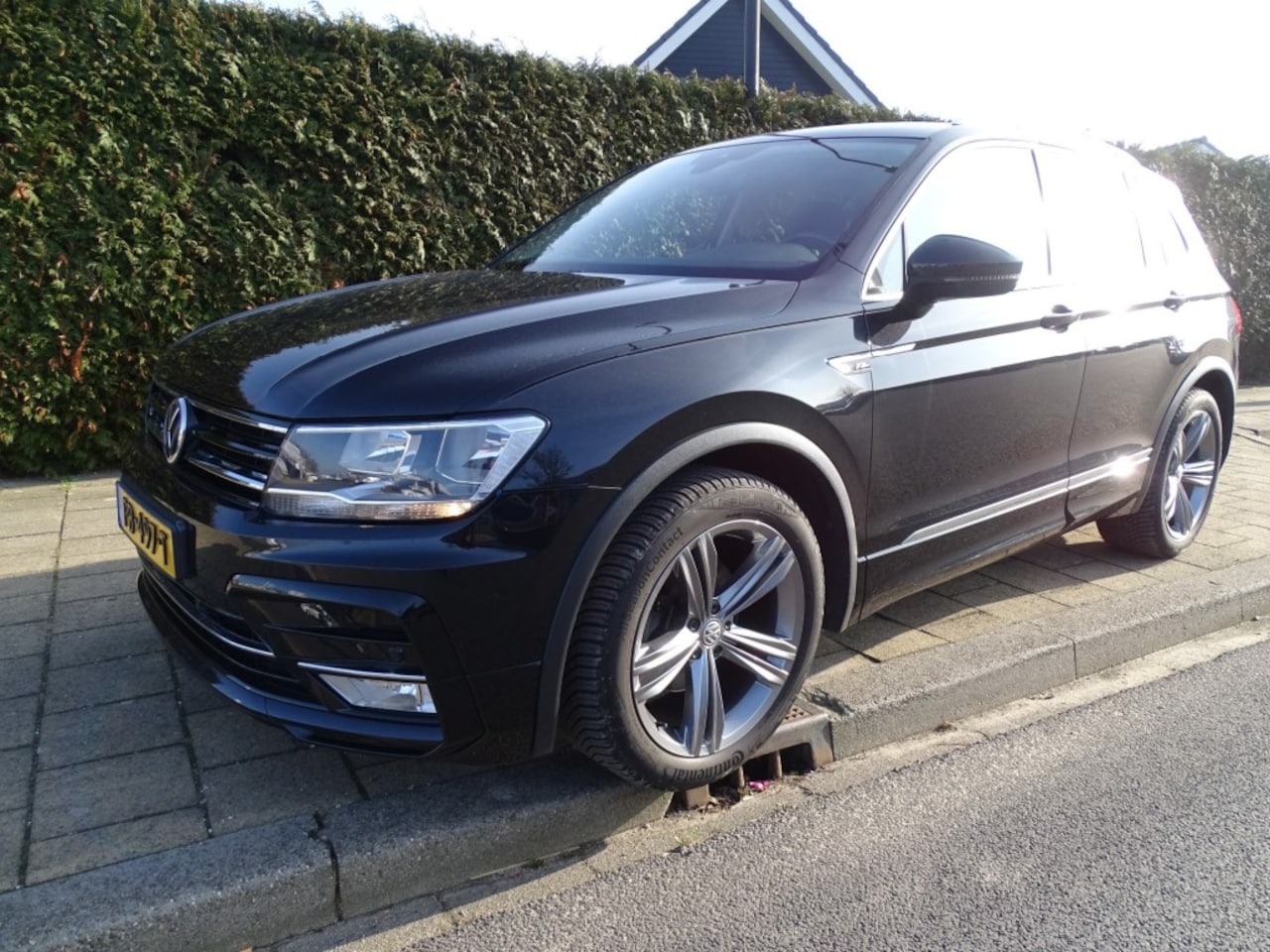 Volkswagen Tiguan - 1.4 TSI  R-LINE -Navi-Carplay-Blth-Cruise-Clima-Pdc - AutoWereld.nl