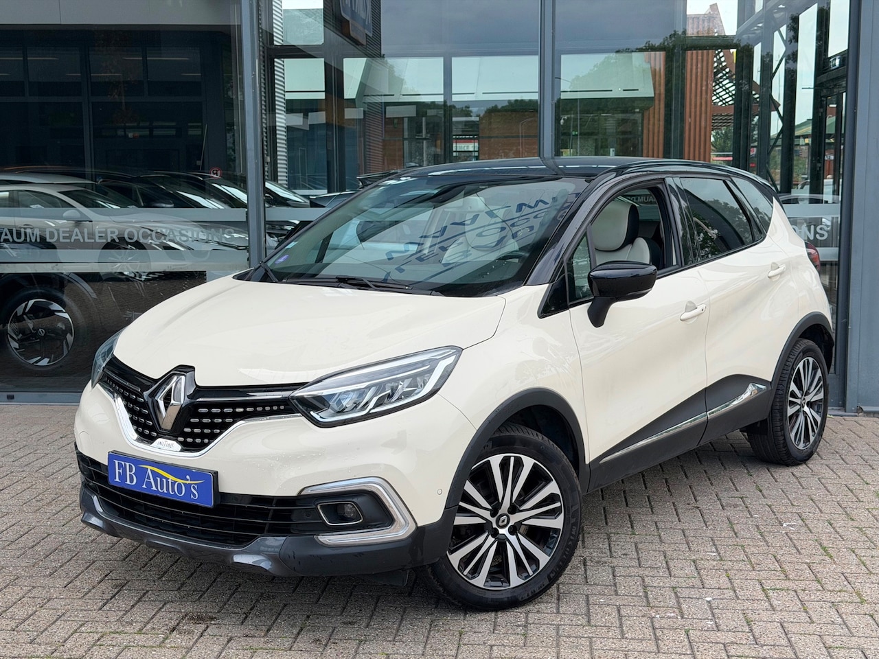 Renault Captur - 1.2 TCe Initiale Paris Airco Leer Pano Navi Camera - AutoWereld.nl