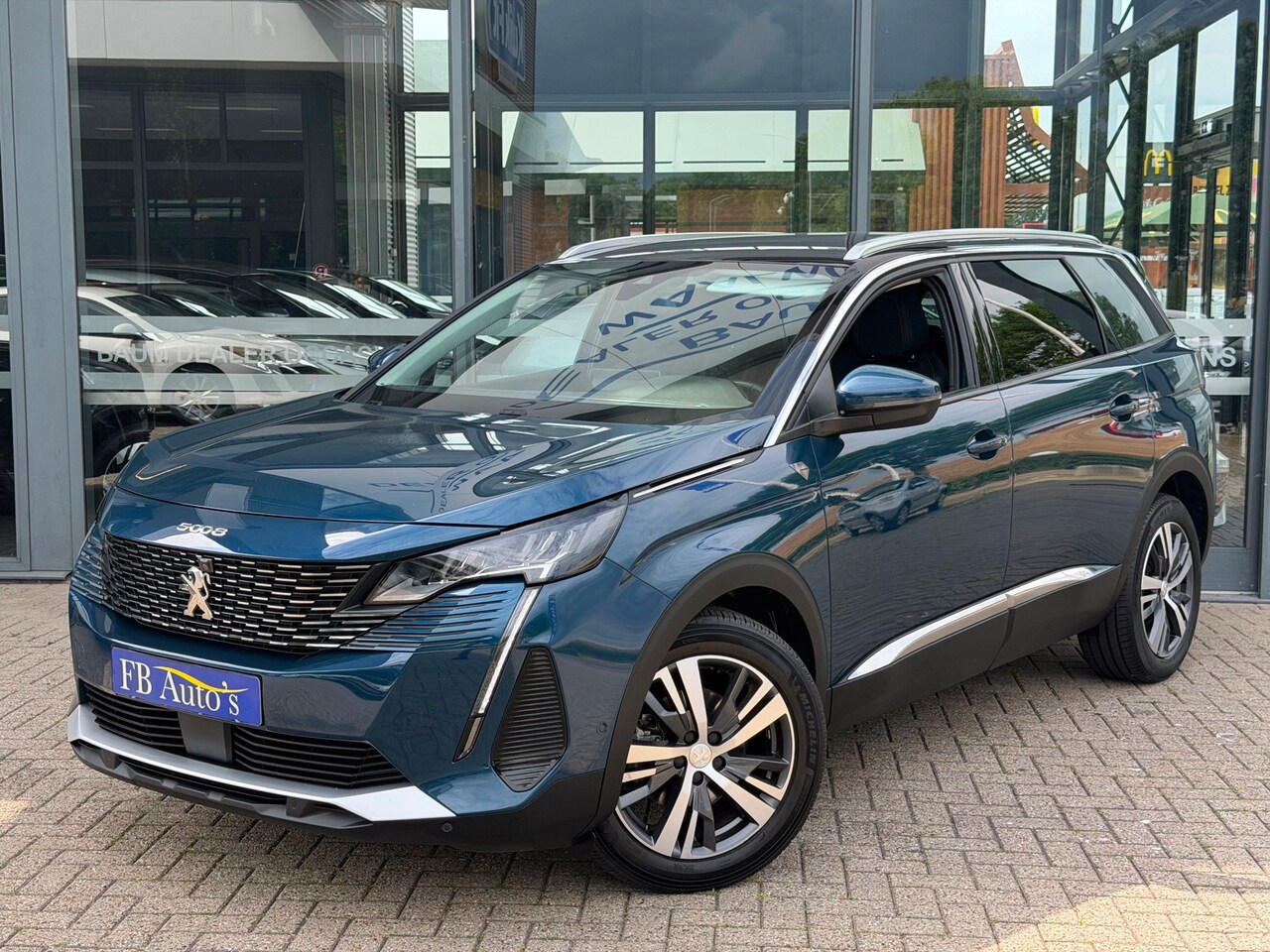 Peugeot 5008 - 1.2 PureTech Roadtrip Airco Navi Automaat Camera - AutoWereld.nl