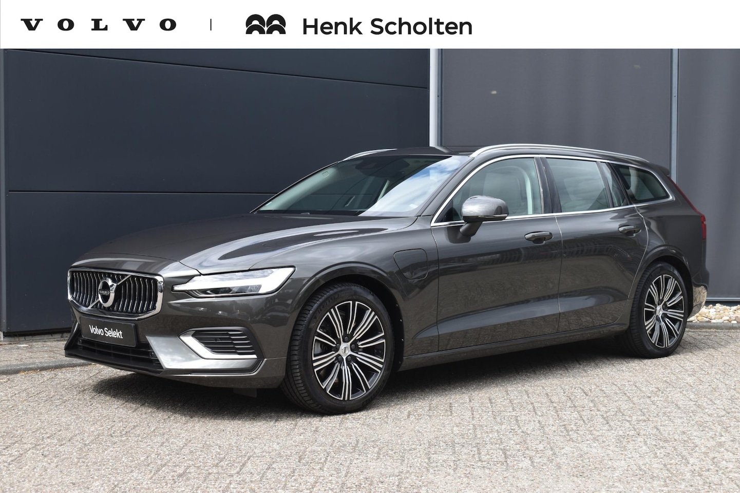Volvo V60 - T6 AWD Recharge Inscription | Panoramisch schuif/-kantel dak | Adaptieve Cruise Control | - AutoWereld.nl