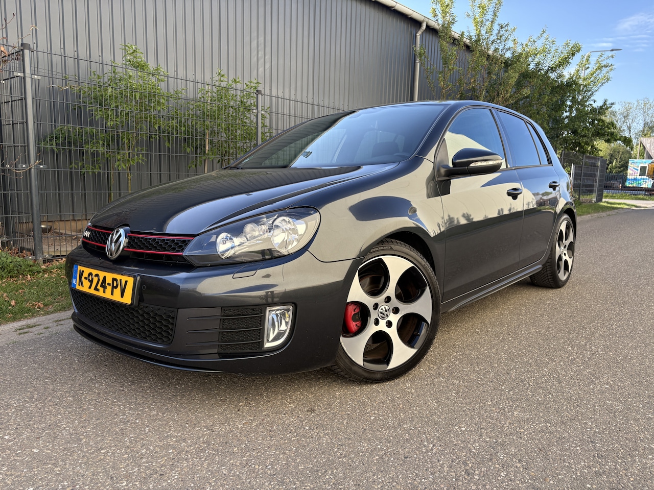 Volkswagen Golf - 2.0 GTI / NAVI / CRUISE / DYNAUDIO / STOELVERWARMING - AutoWereld.nl