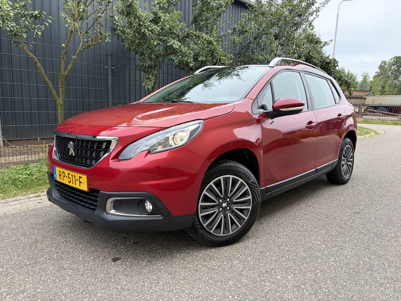 Peugeot 2008 - 1.2 PureTech Blue Lion / NAVI / CRUISE / PANORAMADAK / AIRCO / TREKHAAK - AutoWereld.nl