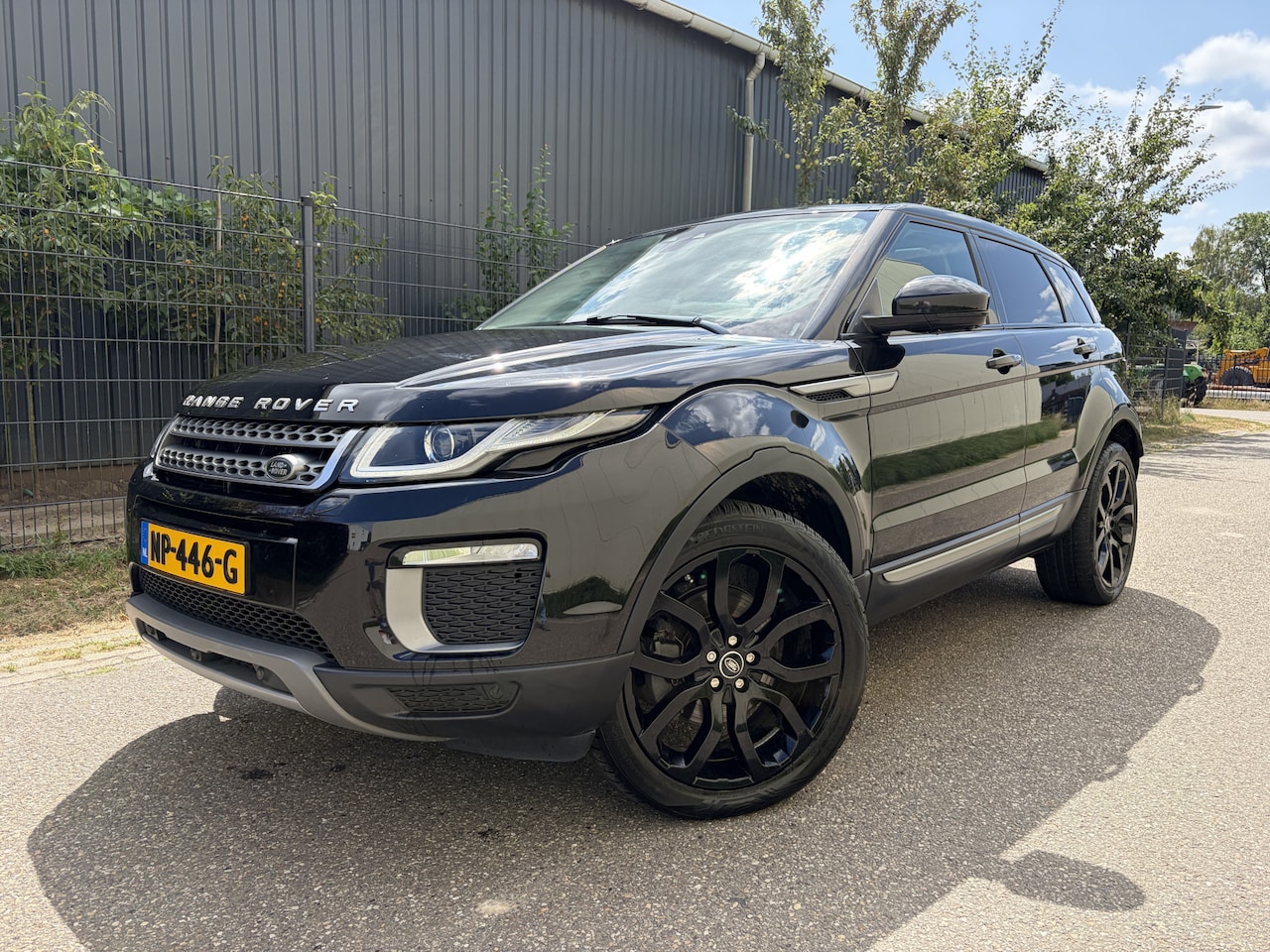 Land Rover Range Rover Evoque - 2.0 TD4 SE / AUTOMAAT / PANORAMADAK / NAVI / CRUISE / LEER / 120dkm! NAP! - AutoWereld.nl