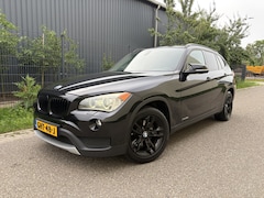 BMW X1 - xDrive28i High Executive / AUTOMAAT / LEER / PANORAMADAK / NAVI / 169dkm