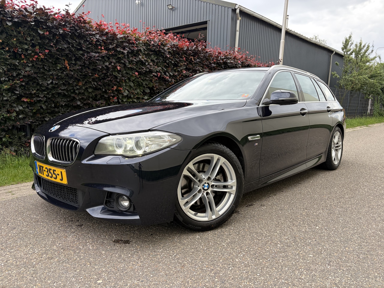 BMW 5-serie Touring - 520i Executive / AUTOMAAT / M-PAKKET / NAVI / CRUISE - AutoWereld.nl