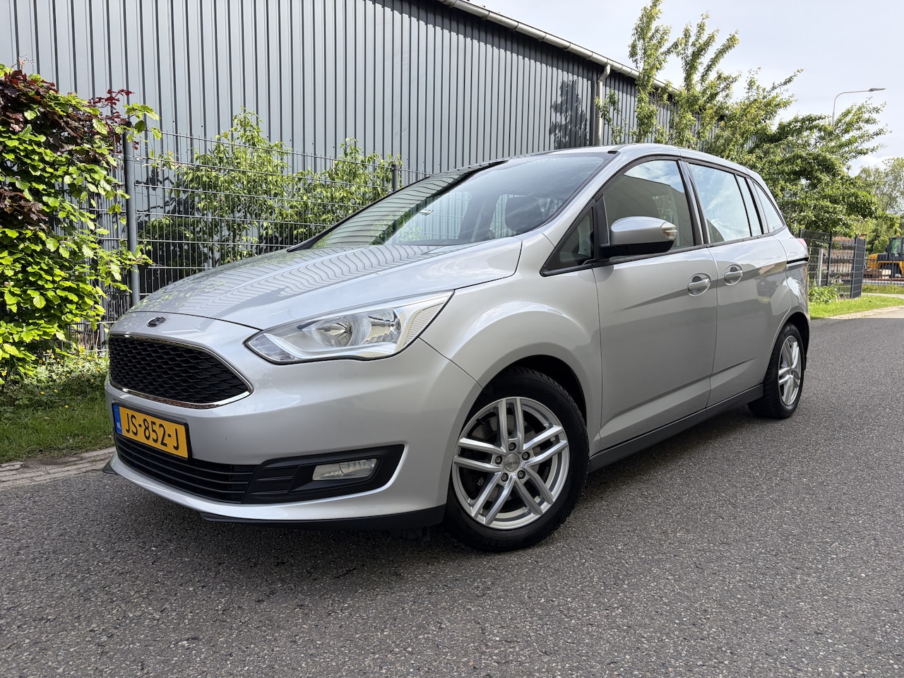 Ford Grand C-Max - 1.0 Trend / 7 PERSOONS / NAVI / CRUISE / AIRCO / 97dkm! NAP! - AutoWereld.nl