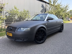 Audi A4 Cabriolet - 2.4 V6 Pro Line / AUTOMAAT / MAT ZWART / NAVI / LEER