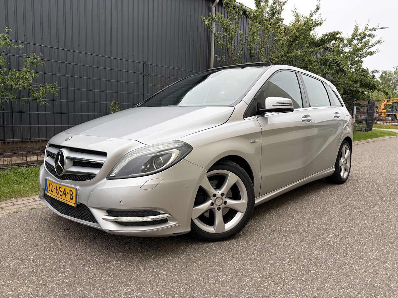 Mercedes-Benz B-klasse - 200 CDI Ambition / AUTOMAAT / PANORAMADAK / MEMORY / LEER / NAVI - AutoWereld.nl