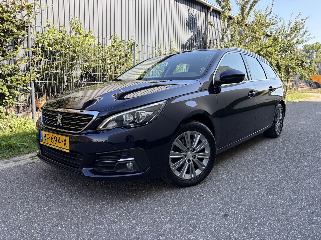 Peugeot 308 SW - 1.2 PureTech Allure / AUTOMAAT / NAVI / CRUISE / PANORAMADAK - AutoWereld.nl