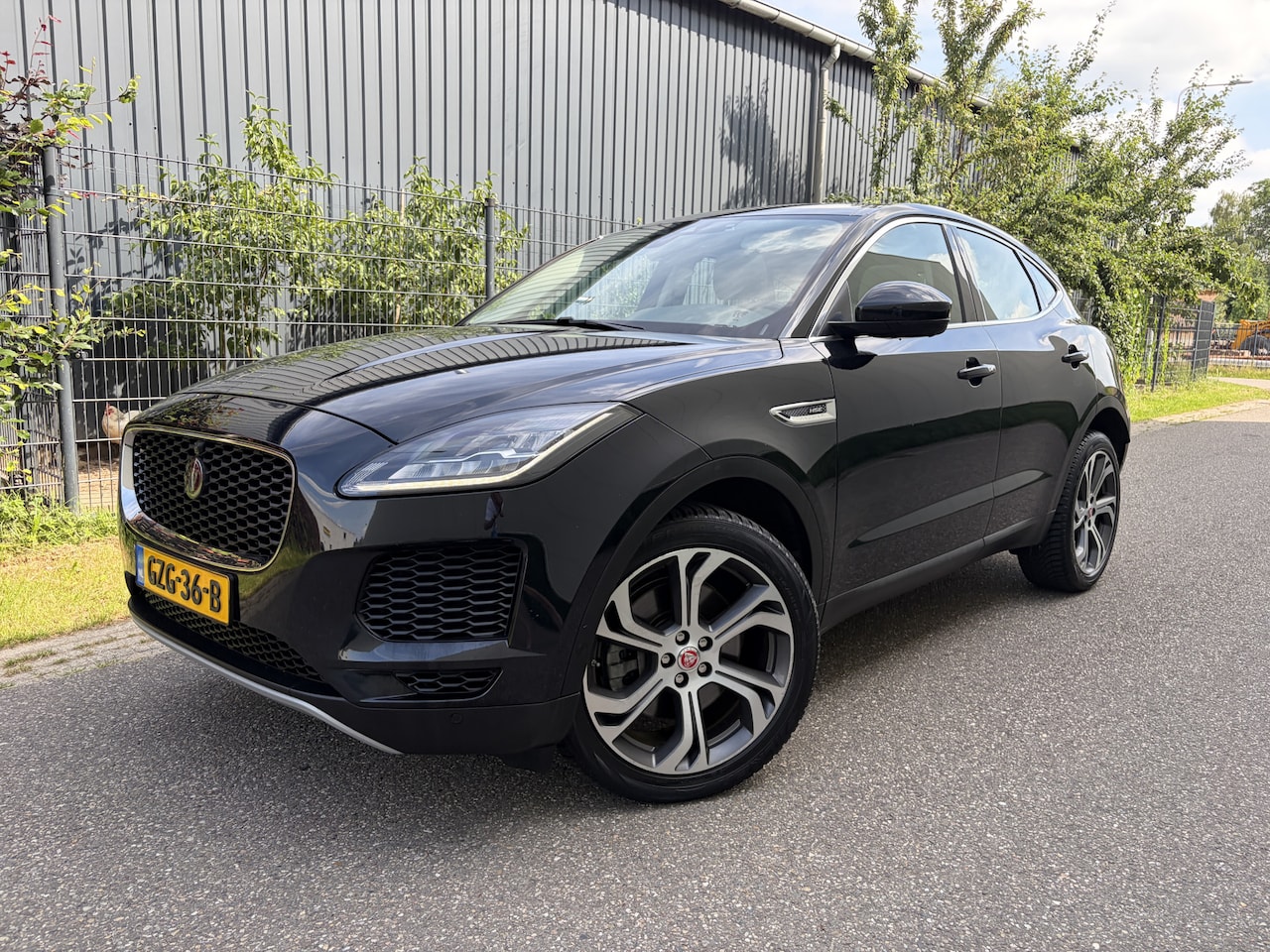Jaguar E-Pace - 2.0 P250 AWD HSE / AUTOMAAT / PANORAMADAK / MERIDIAN / LEER / CRUISE - AutoWereld.nl