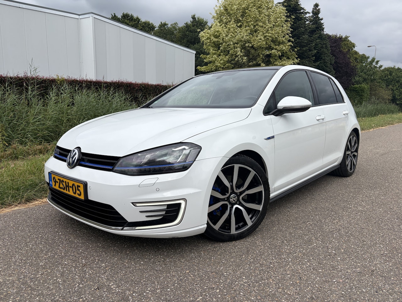 Volkswagen Golf - 1.4 TSI GTE / AUTOMAAT / NAVI / SOH 80% / CRUISE / STOELVERWARMING / TREKHAAK - AutoWereld.nl