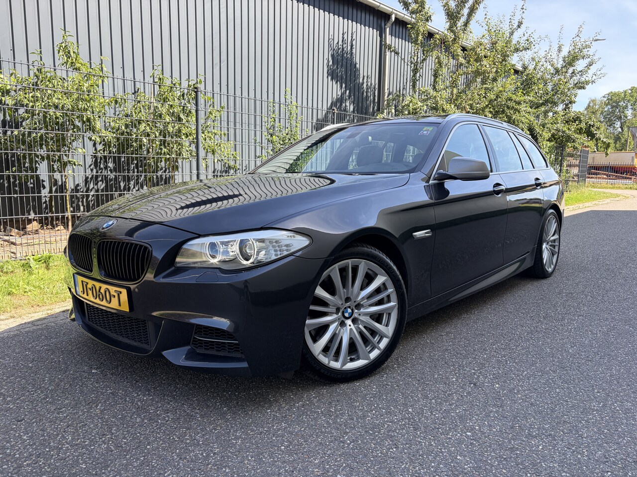 BMW 5-serie Touring - M550xd High Executive / AUTOMAAT / PANORAMADAK / NAVI - AutoWereld.nl