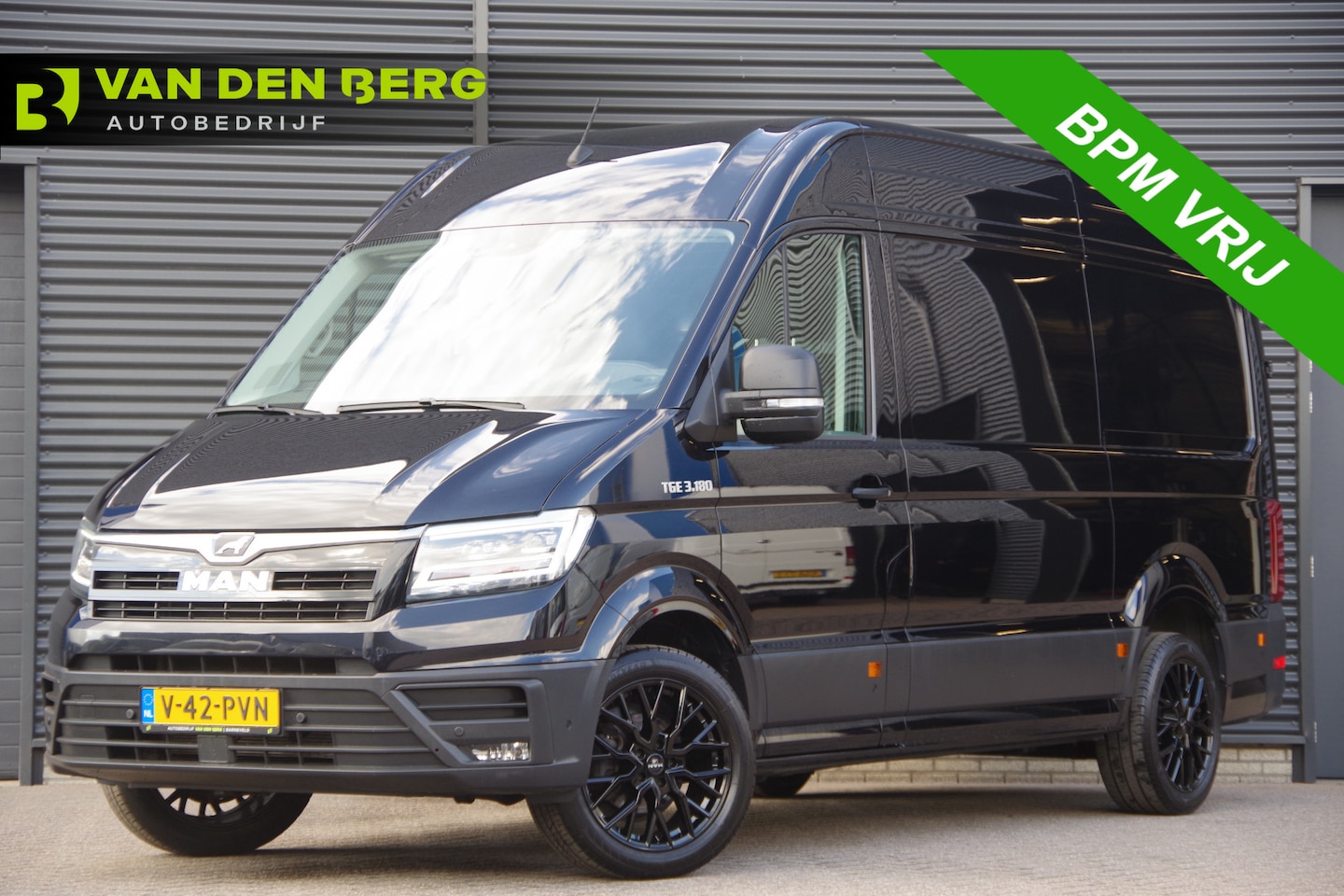 MAN TGE - 3.180 35 2.0 L3H3(L2H2) 177PK AUT. LED, TREKHAAK, LEDER, ADAPT. CRUISE, CAMERA, STOELVERWA - AutoWereld.nl