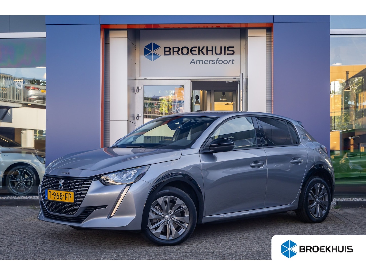 Peugeot e-208 - EV Allure Pack 50 kWh | Cruise control | Achteruitrijcamera | Apple Carplay/Android Auto | - AutoWereld.nl