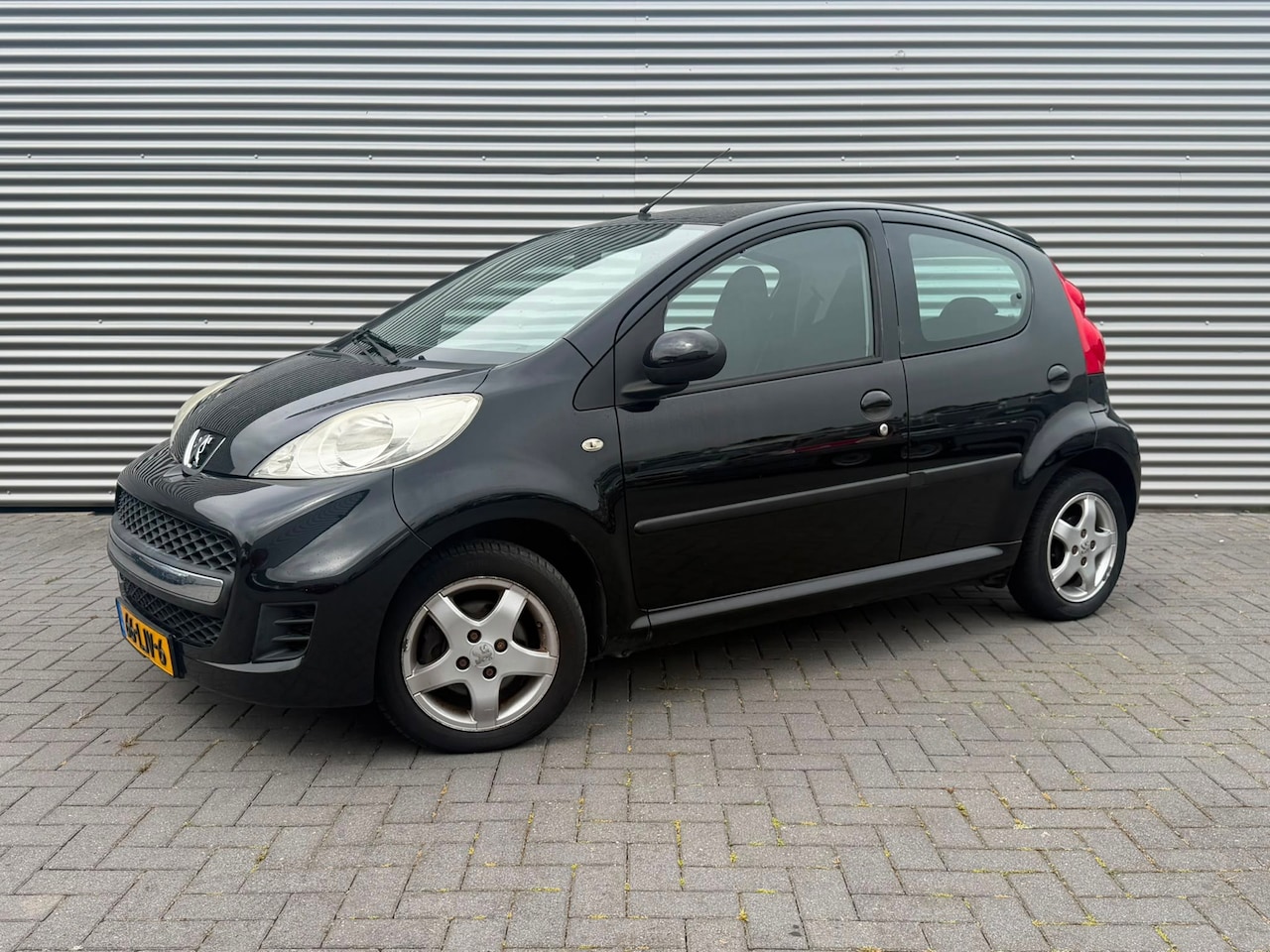 Peugeot 107 - 1.0-12V XR 1.0-12V XR NIEUWE APK! - AutoWereld.nl