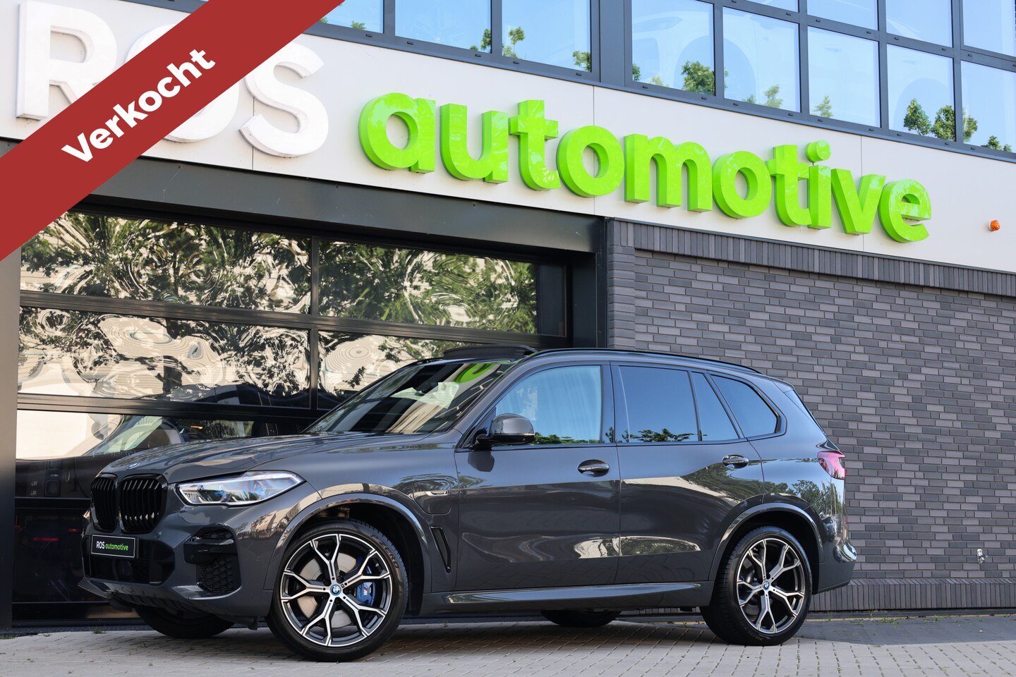 BMW X5 - xDrive45e High Executive | BTW | M-SPORT | HUD | 4WIELSTUURING | SKYLOUNGE | CABRON | 22'' - AutoWereld.nl