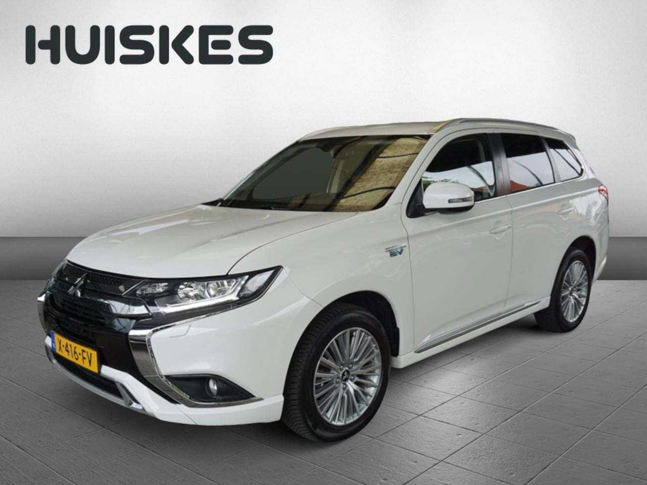 Mitsubishi Outlander - 2.4 PHEV Pure+ 4WD | Carplay | Camera | Half-leder | Stoelverw. - AutoWereld.nl