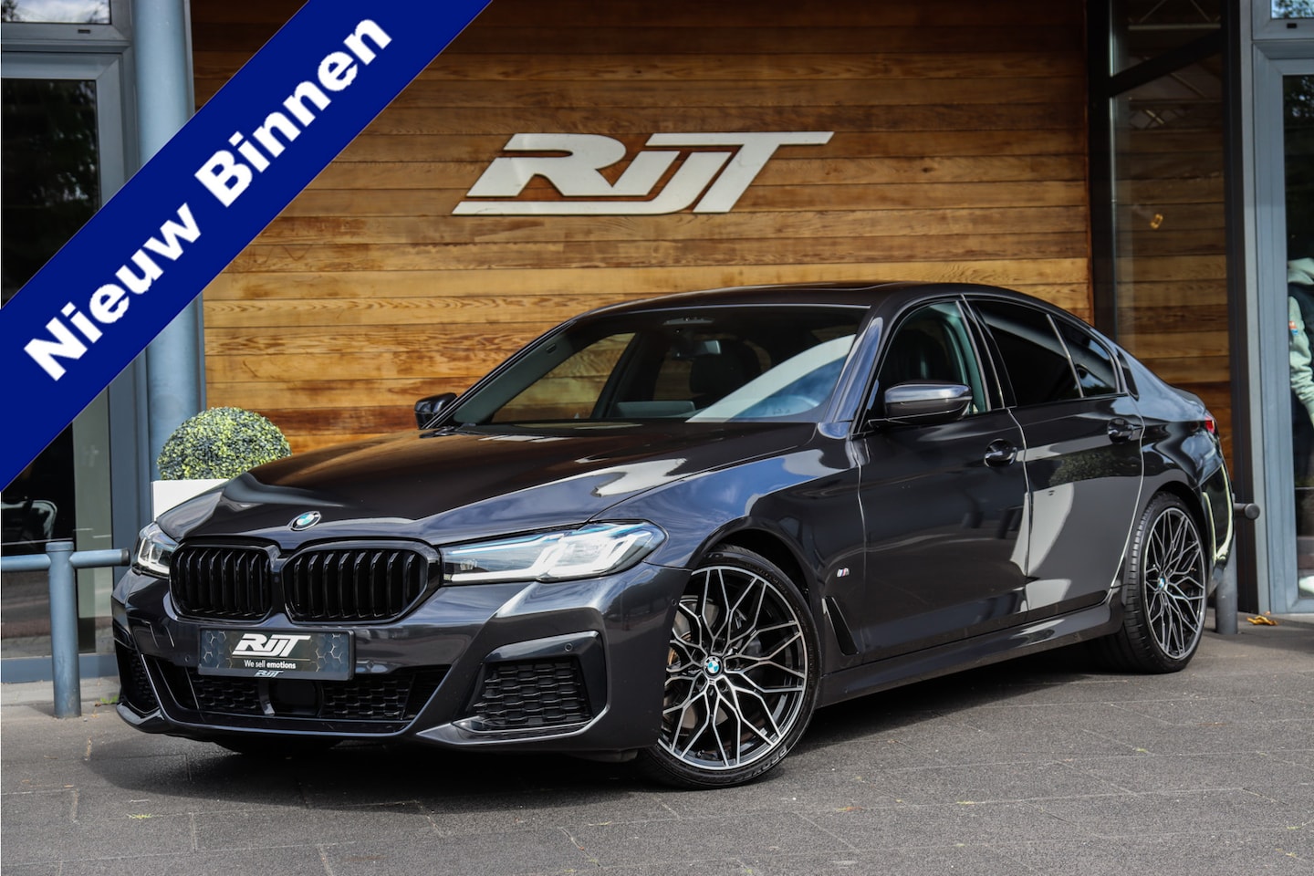 BMW 5-serie - 540i M-Sport **HUD/E.dak/Laserled/Excl.leder** - AutoWereld.nl