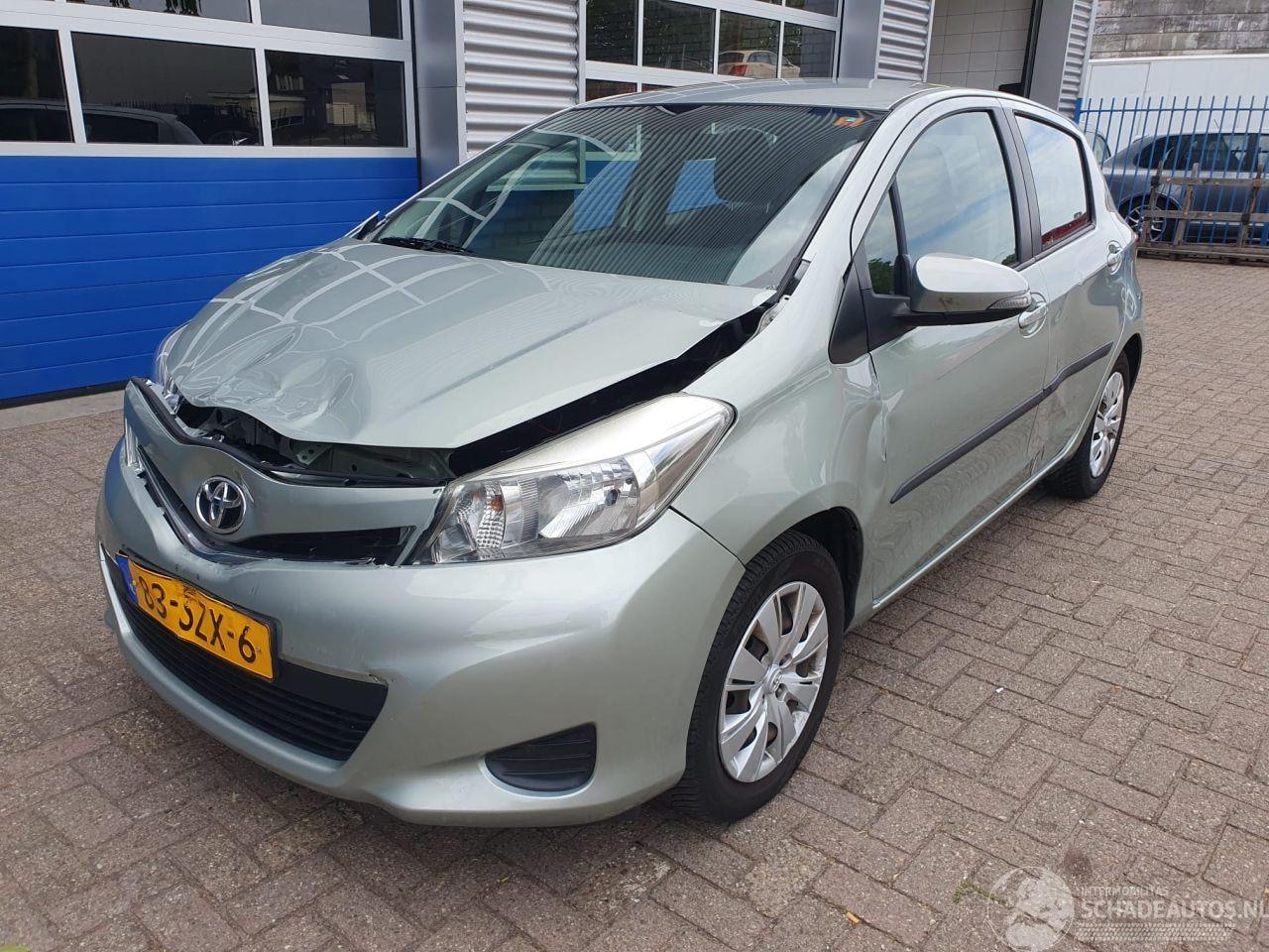 Toyota Yaris - 1.3 VVT-i Aspiration 1.3 VVT-i Aspiration - AutoWereld.nl