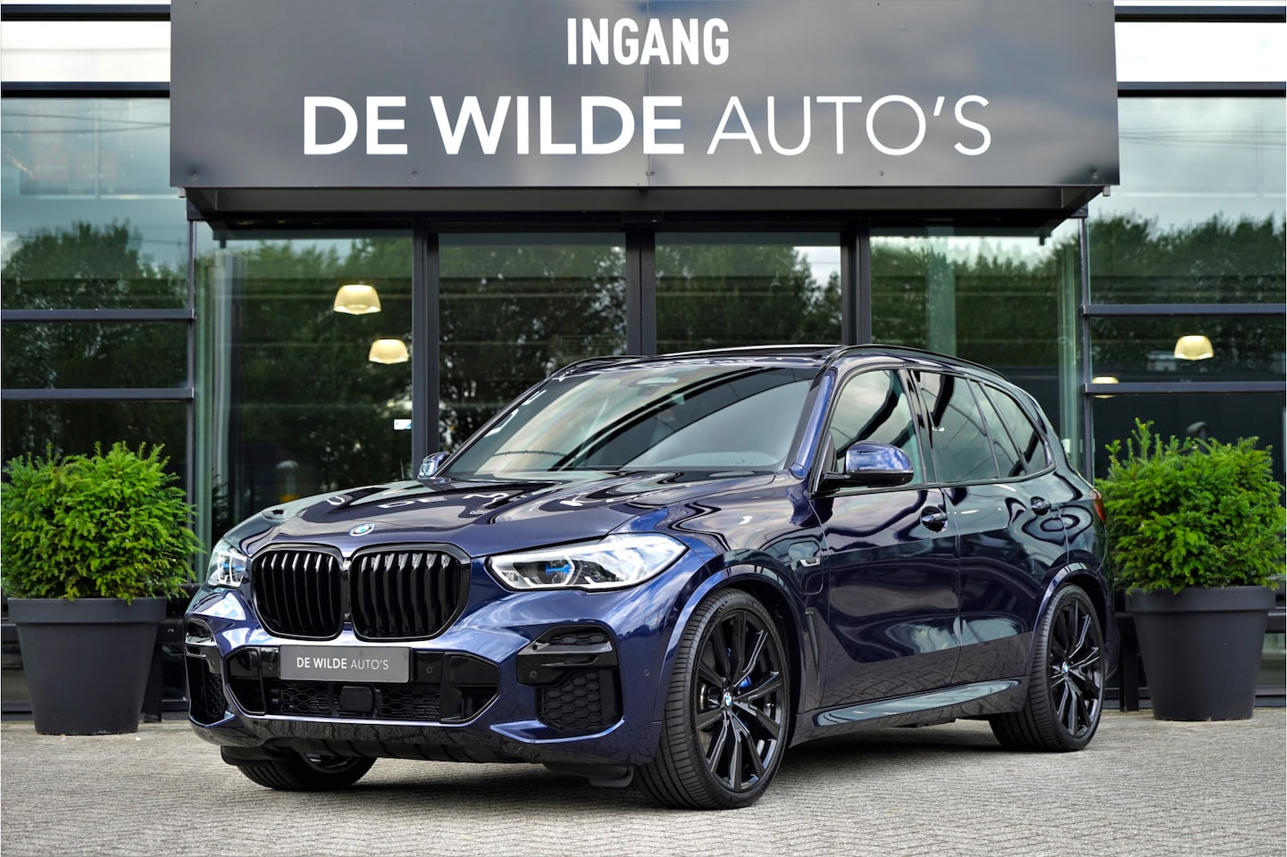 BMW X5 - xDrive45e M-sport M-seats SoftClose Bowers&Wilkins SkyLounge Pano Head-up Laser Keyless - AutoWereld.nl